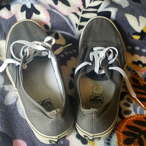 Mens Gray Vans tennis shoes.